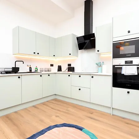 7min - Sleeps 7 - Free Parking