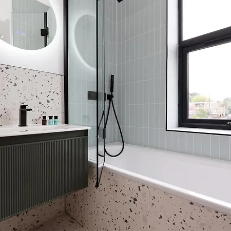 7min - Sleeps 7 - Free Parking Daire *