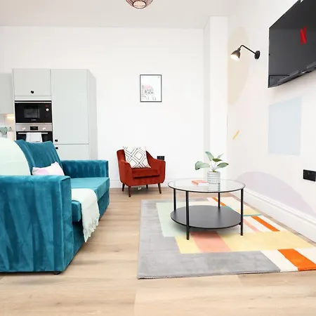 Apartamento 7min - Sleeps 7 - Free Parking